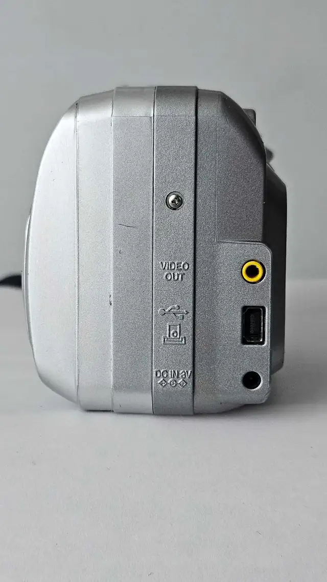Olympus FE-100  4.0 MP  Compact Digital Camara557472365696798727