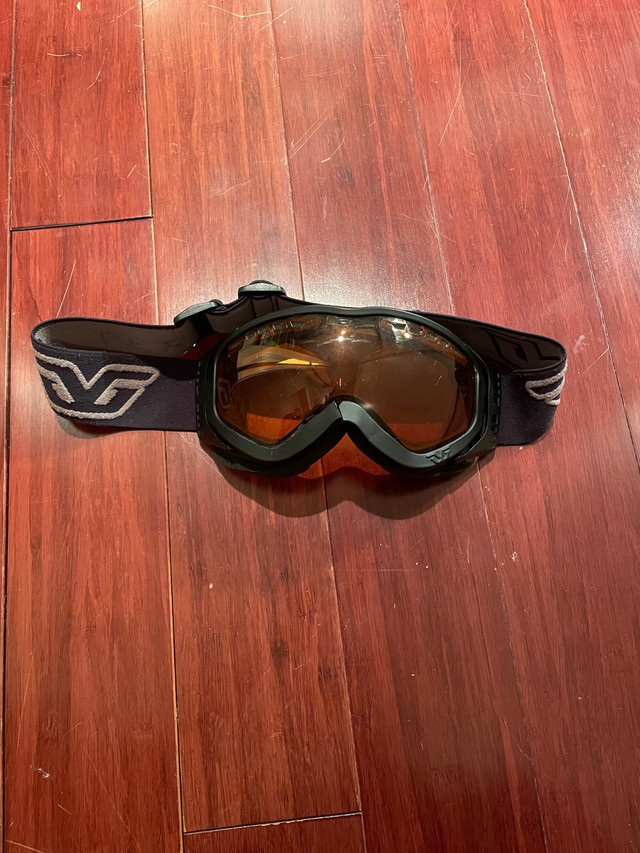 Ski goggles with little damage  in Ski in Mississauga / Peel Region