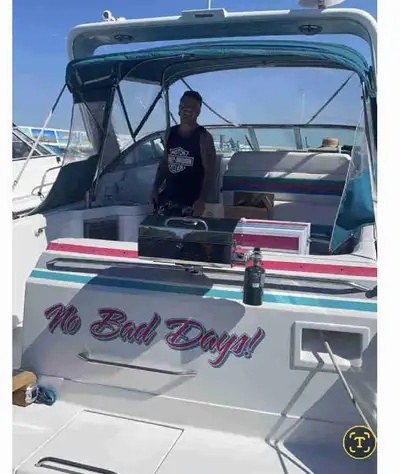 For sale is a well-maintained 1995 Formula 32-foot yacht, perfect for cruising and entertaining. Thi...