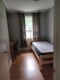 MCMASTER UNIVERSITY SUMMER SUBLET FOR FEMALE STUDENTS