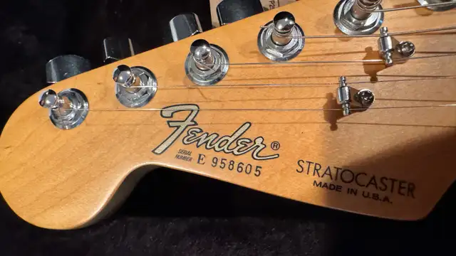 89’ Fender Stratocaster left handed in Guitars in Saint John - Image 5