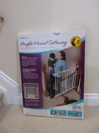 KidCo Angle Mount Safeway Safety Gate. New! Box never opened.