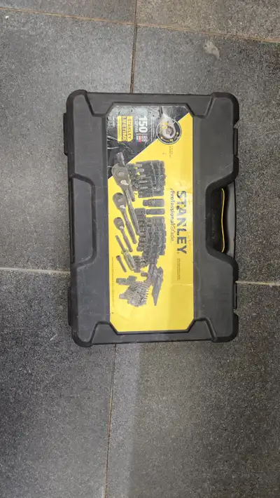 new 150 piece stanley black chrome socket set with case 120 $$ will deliver in edmonton.call 7785352...