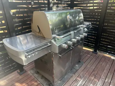 The Weber Summit E-620 LP grill is a top-of-the-line model known for its high performance and durabi...