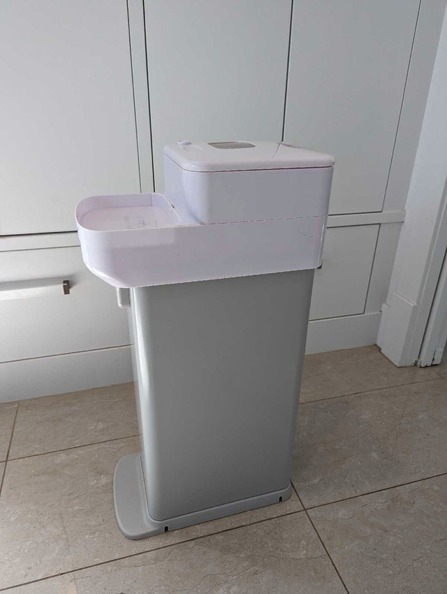 Diaper pail  in Bathing & Changing in Calgary - Image 3