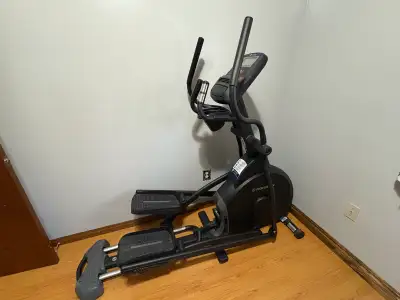 Horizon Elliptical CE8.8 Like new ! Just doesn’t get used anymore . $275 or give me your best offer...