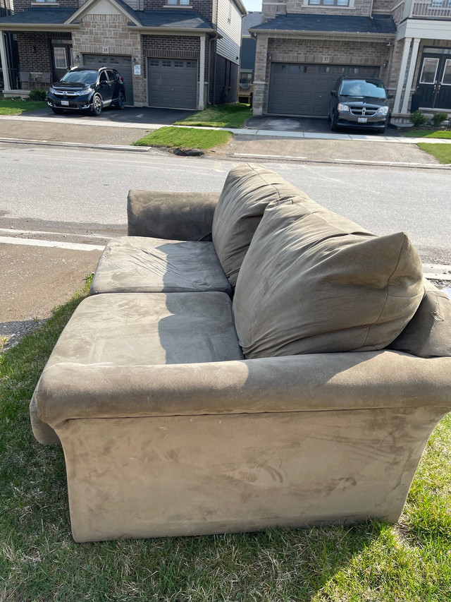 Sofa in very good Condition  in Couches & Futons in Brantford - Image 2