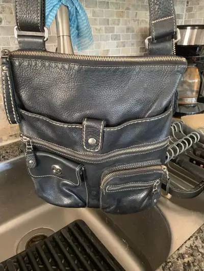 Roots leather crossbody bag. Multiple compartments,adjustable leather strap. Black in great shape.