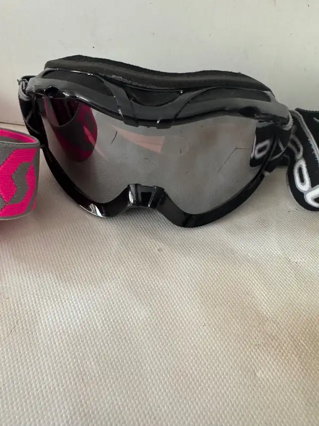 WINTER, OUTDOOR SPORT, SPORTS, SKI, SNOWBOARD, GOGGLES, EYE WEAR in Ski in City of Montréal - Image 5