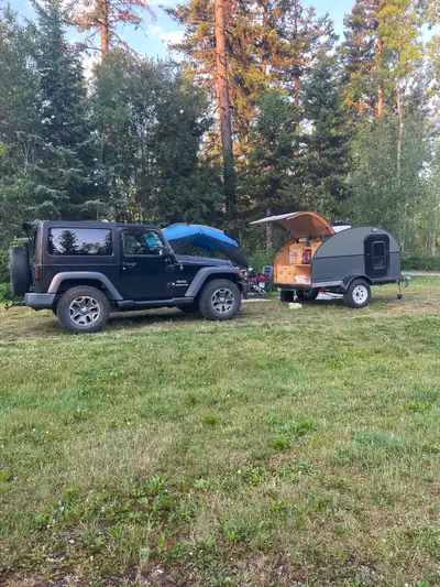 Like new northern teardrop . Made in bc by a professional company( not home made) . Very light fun l...