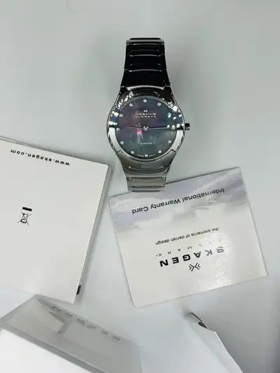 Je vends une élégante montre Skagen pour femmes, un accessoire raffiné pour rehausser votre style de...