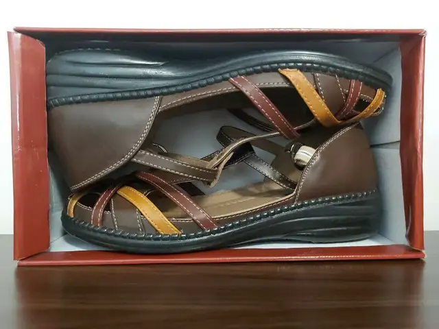 NYC Stacey Women's Enclosed Sandal Shoes - Size 9 - New in Box in Women's - Shoes in City of Toronto - Image 11