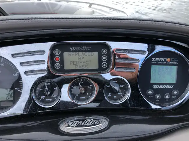 2008 MALIBU RESPONSE LXI BOAT in Powerboats & Motorboats in Prince Albert - Image 9