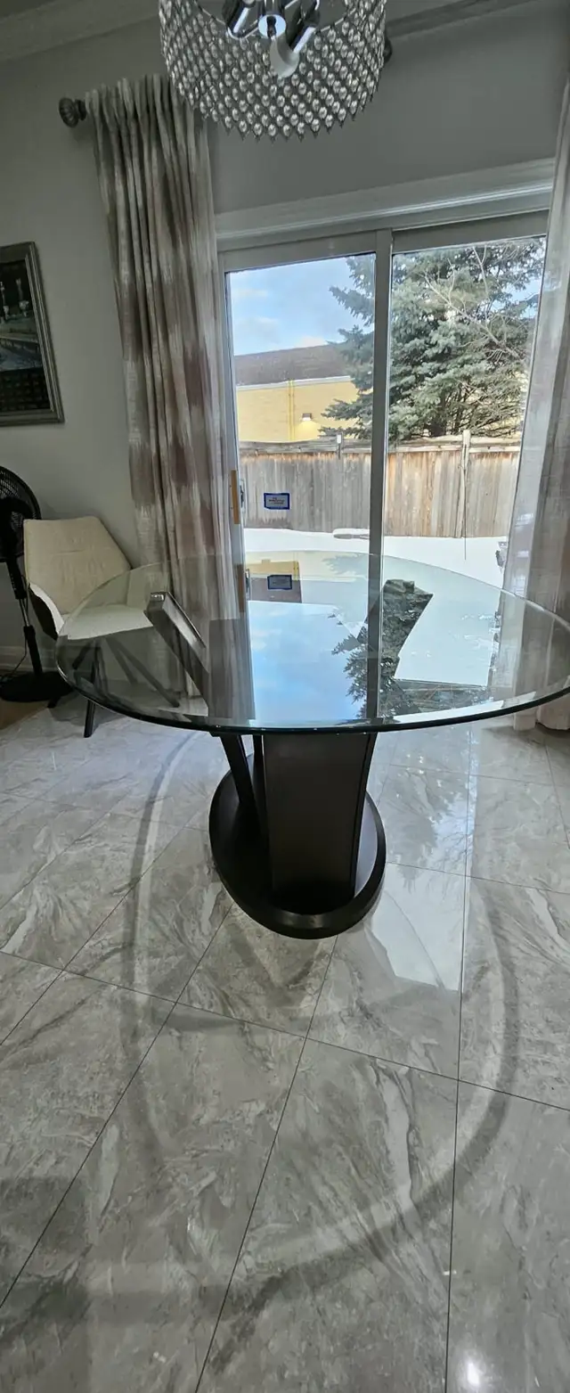 Glass Dinning Table in Dining Tables & Sets in Oakville / Halton Region - Image 5