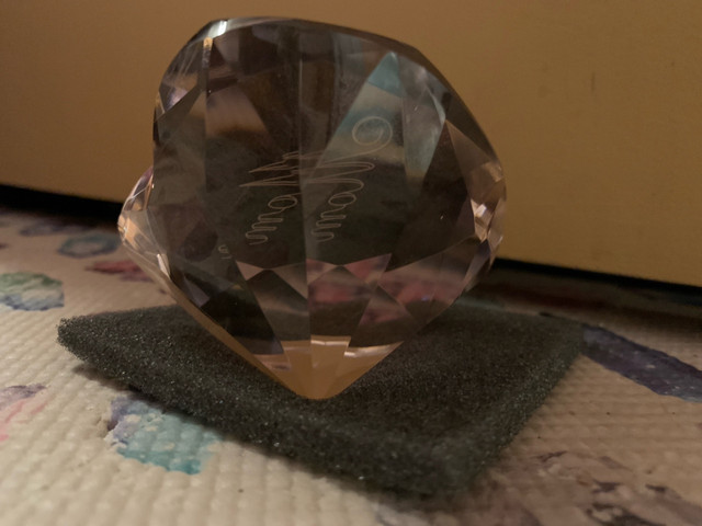 “Mom” Heart Crystal  in Other in Regina - Image 3