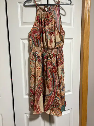 Add a splash of vibrant colour to your wardrobe with this SHEIN Curve 2XL summer dress, featuring a...