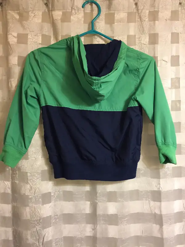 Gymboree boys navy and green wind breaker jacket - 4T - EUC in Clothing - 4T in Calgary - Image 4
