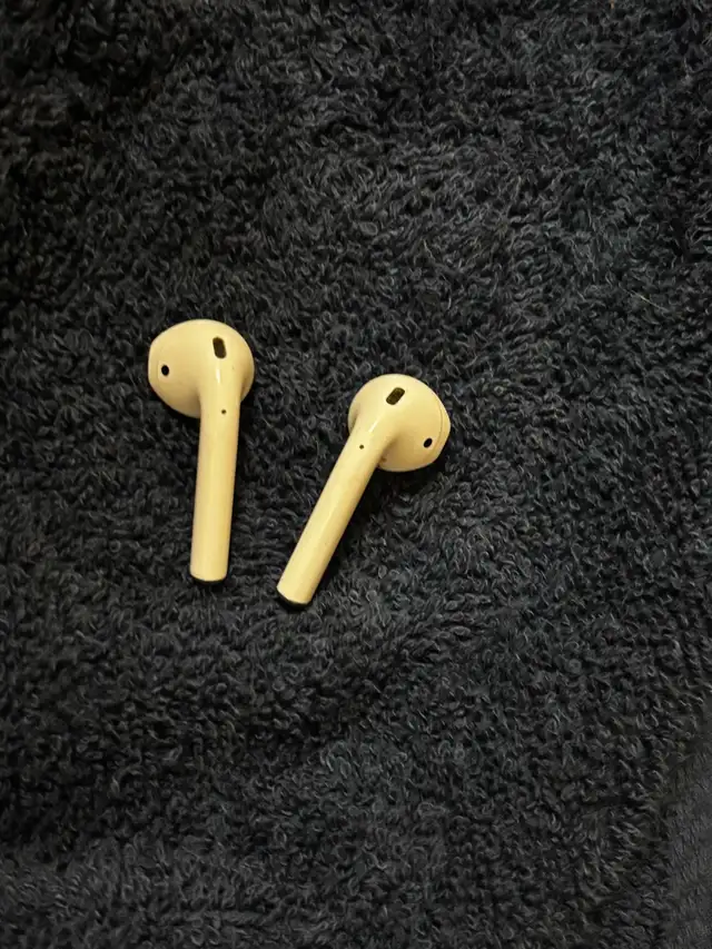 Apple AirPod 2579220789810974722