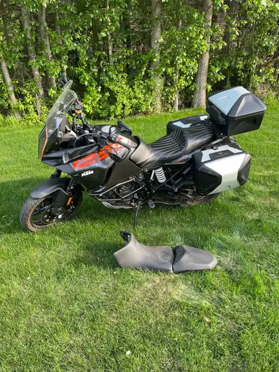 2018 KTM 1290 Super Adventure S. Just under 12,000 kms It comes with all 3 KTM hard cases, crash bar...