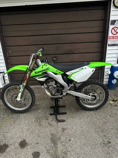 2007 kx250f 2 sets of plastics 2 seats $3000 OBO try your trades