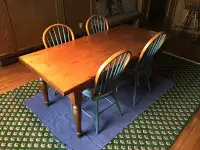 Solid Wood Dining Table with chairs - Great for cottage !