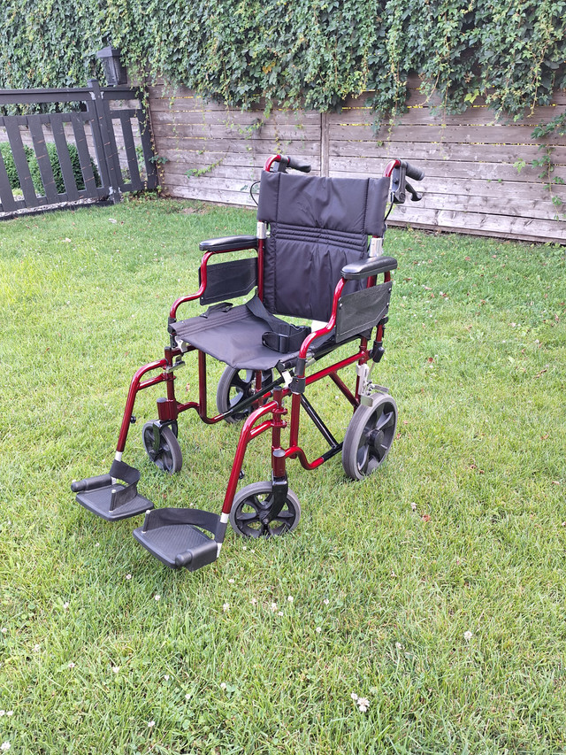 Chaise roulante Continant Globe dans Santé et besoins spéciaux  à Longueuil/Rive Sud