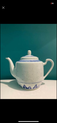 Vintage Blue White Chinese Rice Pattern Teapot 