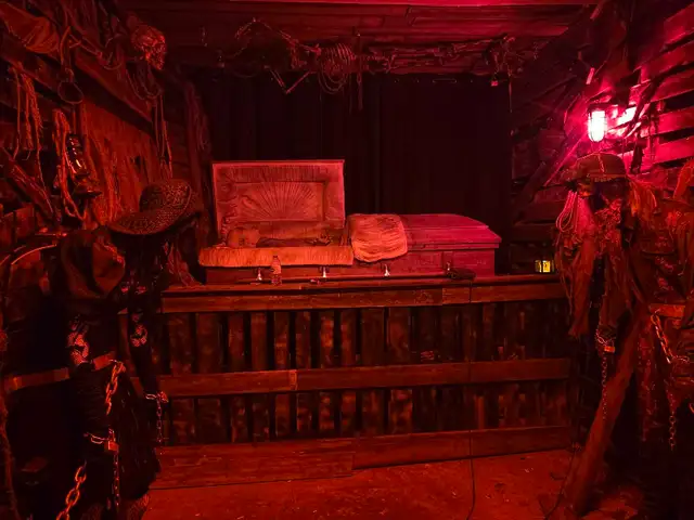 halloween props569246287282851843