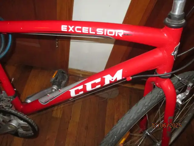 CCM Excelsior Hybrid Bicycle in Cruiser, Commuter & Hybrid in City of Montréal - Image 3