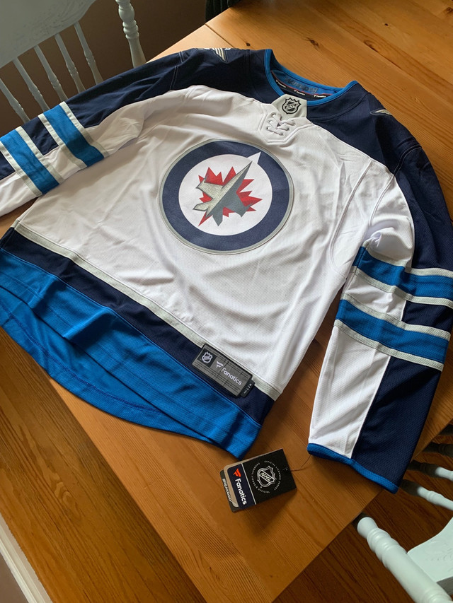 Winnipeg  jets jersey men’s large  in Men's in Winnipeg
