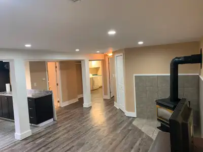 Nice Furnished 1 bedroom daylight basement suite College Heights