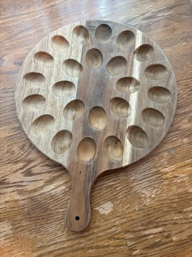 Solid Wood Egg Serving Tray in Kitchen & Dining Wares in Mississauga / Peel Region - Image 2