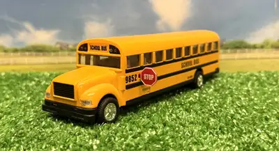Modèle Superior Diecast...De ma collection...Autobus scolaire flambant neuf...Mesure 8 ¼ pouces...Ré...