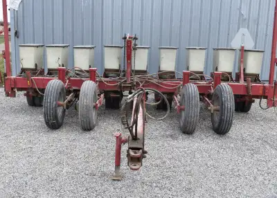 Selling International 900 Plate Soyabean Planter. Asking $11,000.00. Plants 9 rows with 19 inch spac...