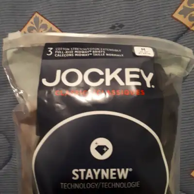 BRAND NEW in PACKAGE , JOCKEY MEN'S PERFORMANCE FITTED BOXER BRIEFS, PACKAGE OF THREE, BLACK COLOUR,...