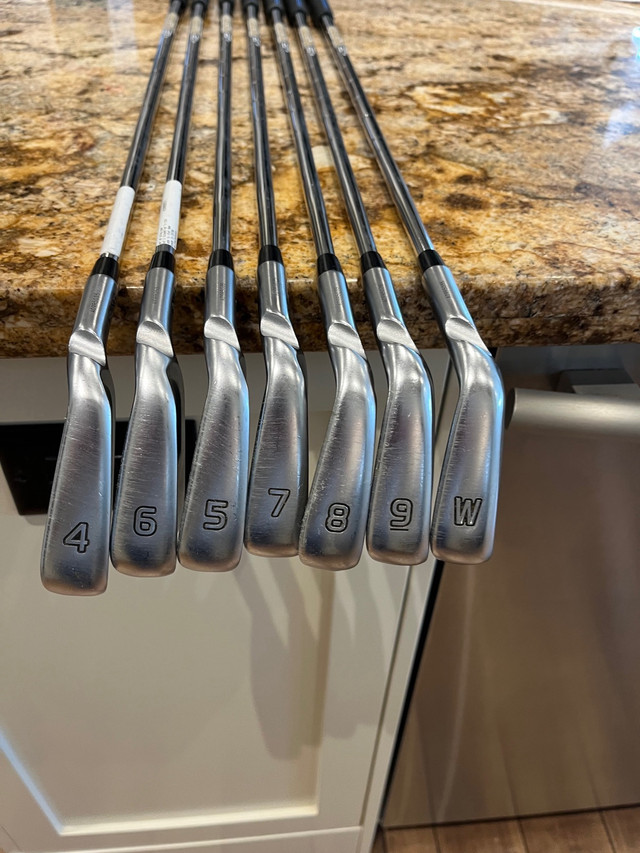 Ping i525 irons 4-PW - Black Dot - Right Handed.  in Golf in Calgary - Image 2