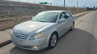 ***Will not respond to "Is this still available?"**** Selling a rare 2005 Toyota Avalon XLS, the str...