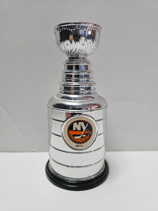 Labatt NHL New York Islanders Mini Stanley Cup Trophy Replica in Arts & Collectibles in Belleville