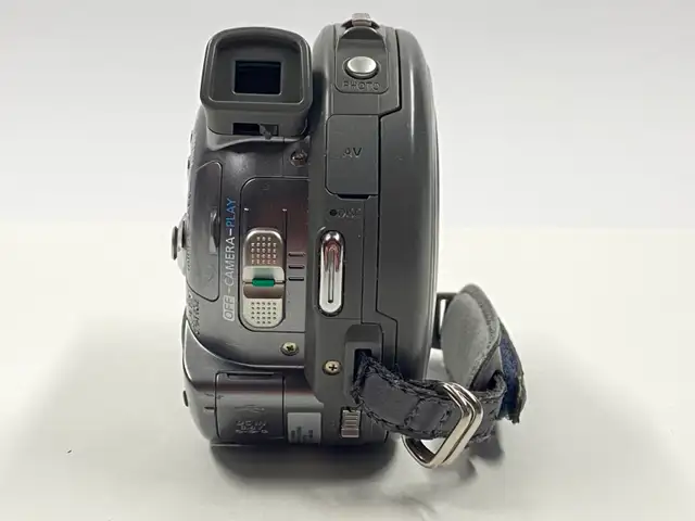 CANON DC10 Mini DVD Video Camcorder 10x Optical Zoom - Works in Cameras & Camcorders in Edmonton - Image 11