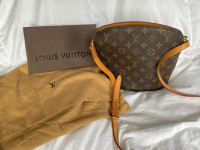 Vintage Louis Vuitton monogram purse 