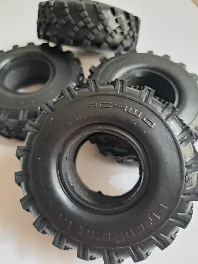 Up for offer in this listing is a pristine set of 4 x RC4WD off-road tires (including foams). These...