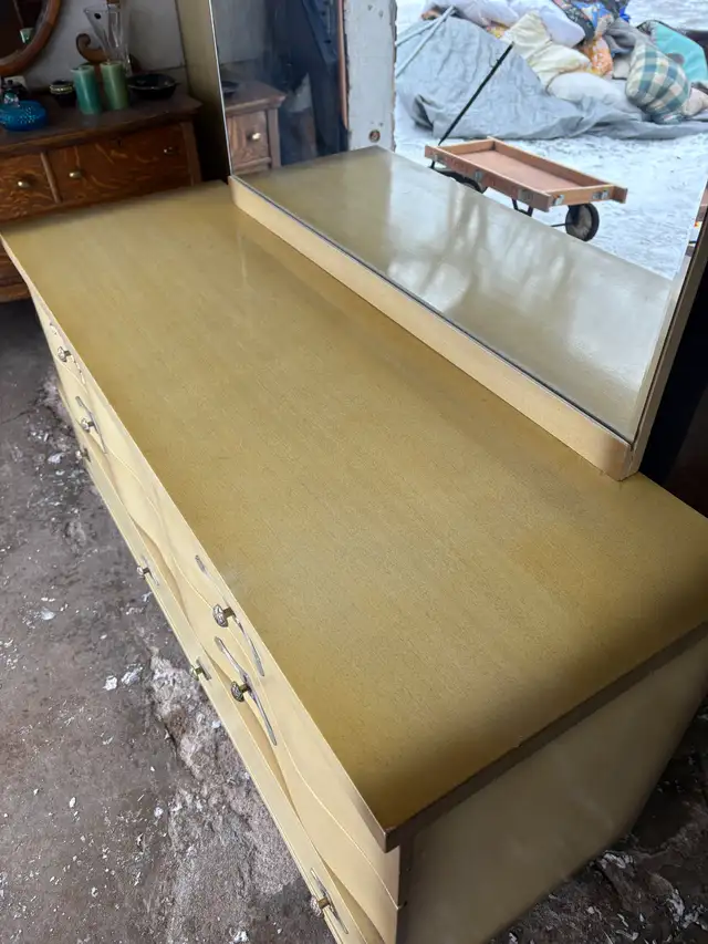 6 Drawer Mid Century Dresser in Dressers & Wardrobes in Peterborough - Image 8