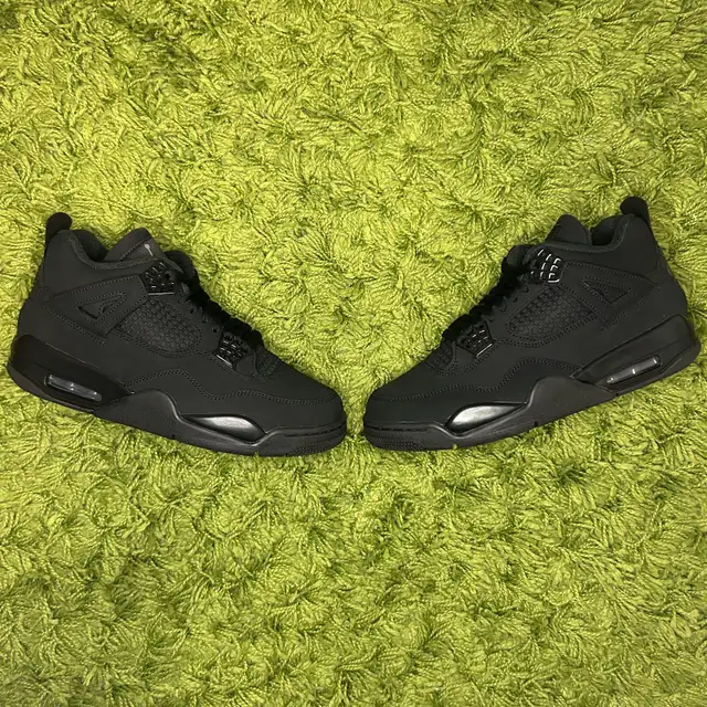Air Jordan 4 Black Cat (2025) in Men's Shoes in City of Toronto - Image 2