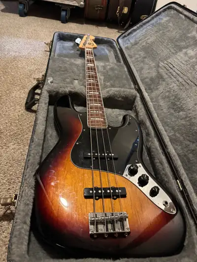 Fender MIM 70’s Jazz Bass, View more