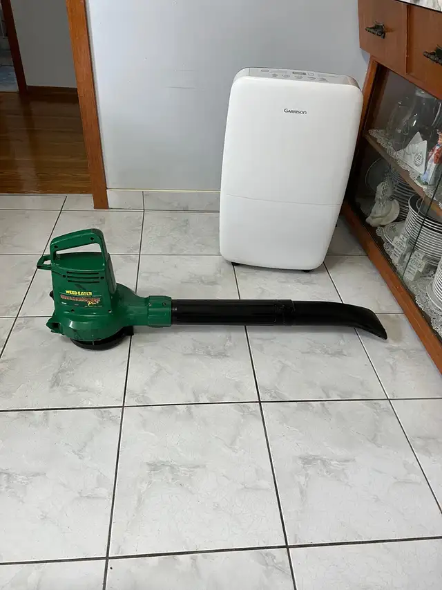 Leaf blower electric  in Lawnmowers & Leaf Blowers in Windsor Region - Image 2