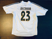 2004-2005 Vintage Real Madrid Soccer Jersey - David Beckham - M