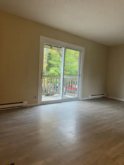 Unit 03, 65 Murray Ave, 2-bedroom apt (1 bath1 kitchen)Northeast