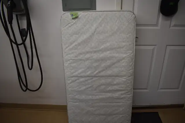Sealy Starlight Supreme Hybrid 2-Stage Crib Mattress. in Beds & Mattresses in West Island - Image 2