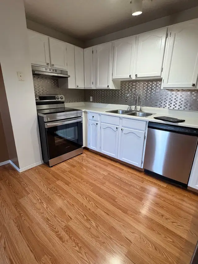 For rent : 2 bedroom and 1.5 washroom 