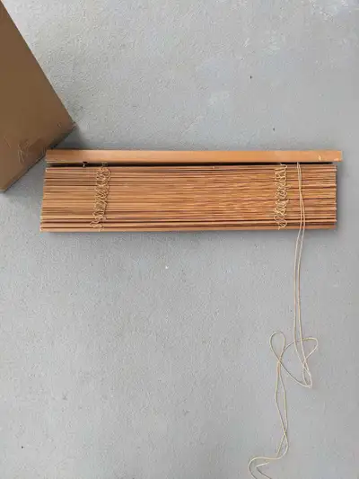 Stores en bois véritables 31" et 37.5" x 5pi de long, View more